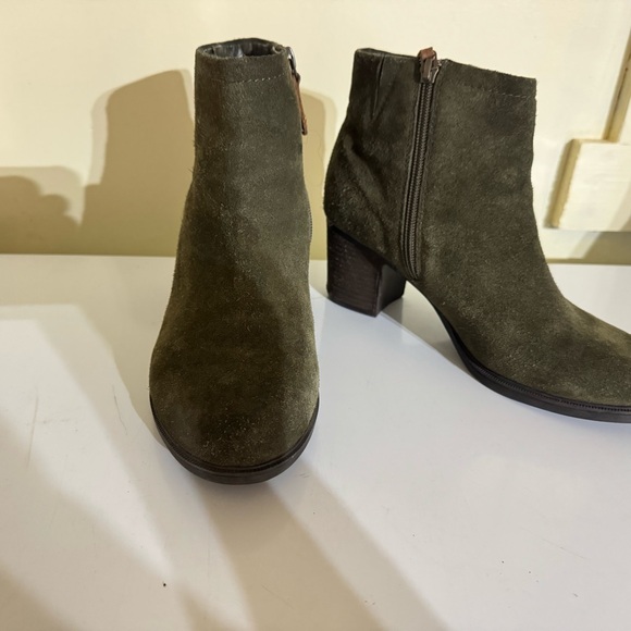Rockport Sz 8 Army Green Suede Leather Bootie EUC😊😊 - Picture 1 of 15